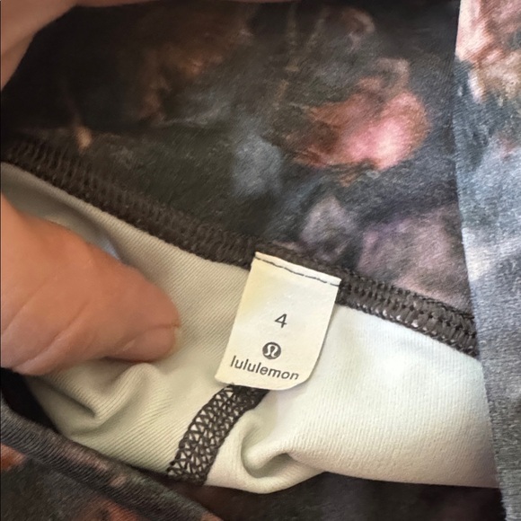 Lululemon - Picture 4 of 4